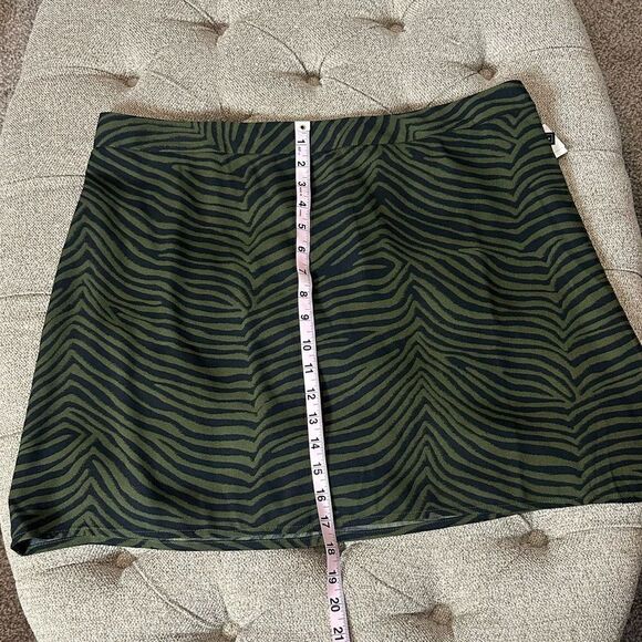 Tiger Print Mini Skirt‎ - Picture 9 of 12